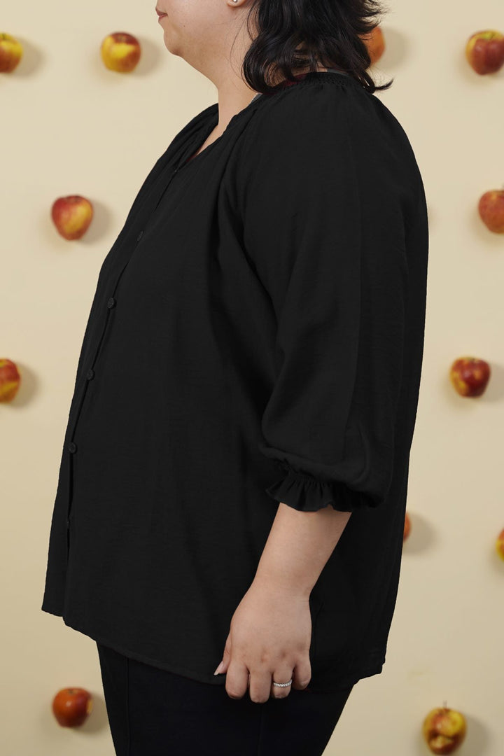 BLACK CURVE SMOCKED BLOUSE