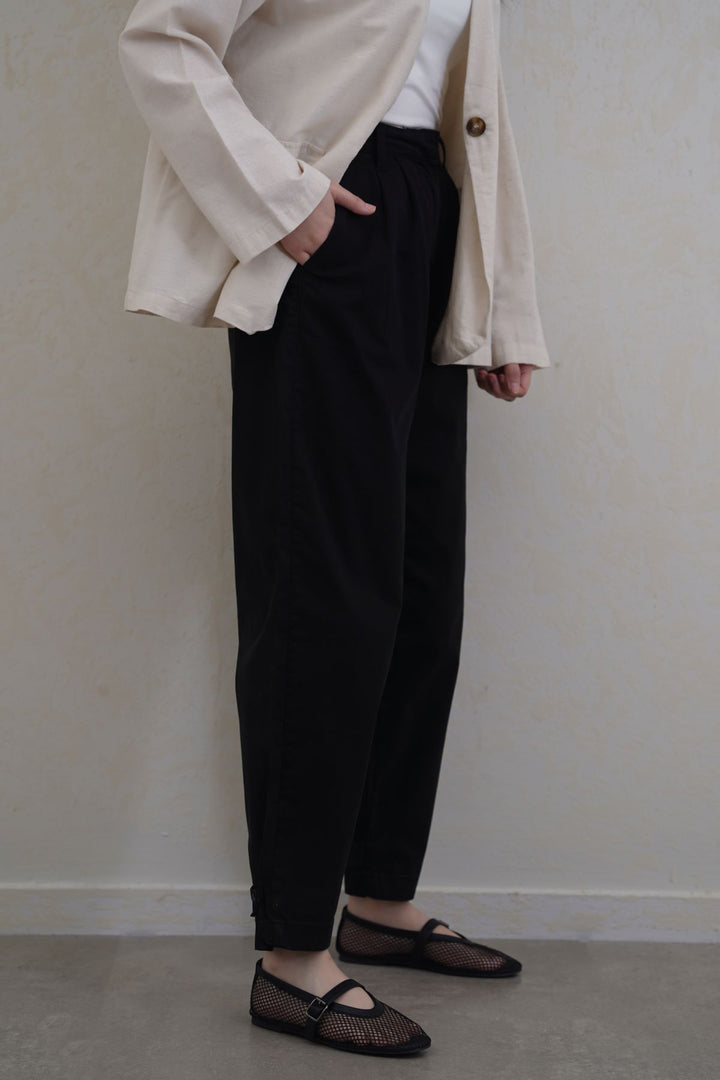 BLACK MOM  STRAIGHT PANTS