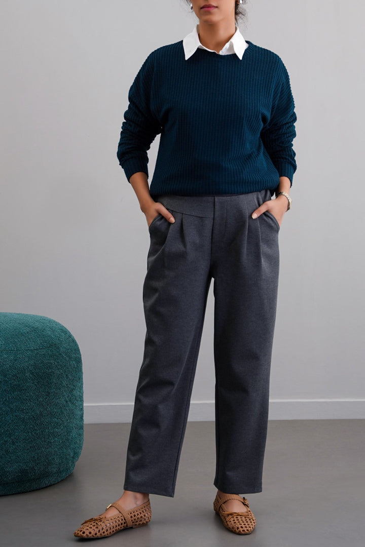 GREY STRETCHY PLEATED TROUSERS
