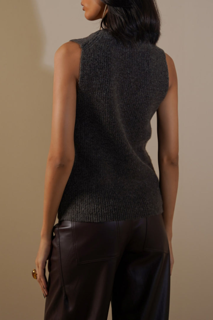 GREY COSY SWEATER VEST