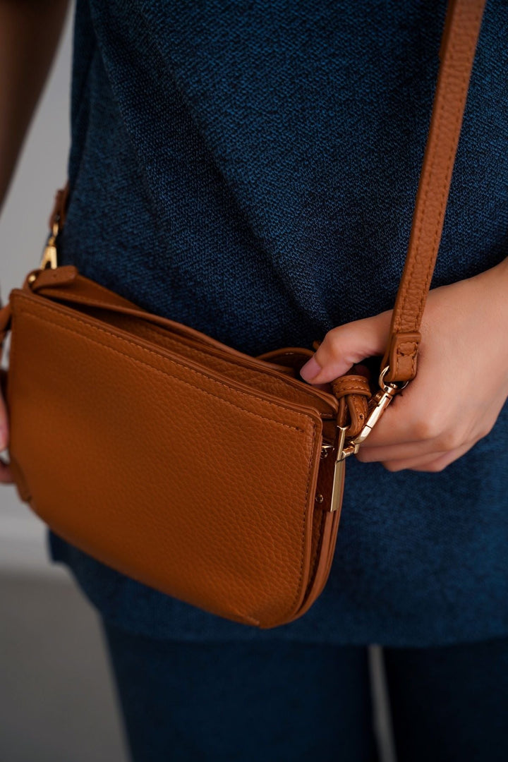TAN BUTTER CROSSBODY BAG