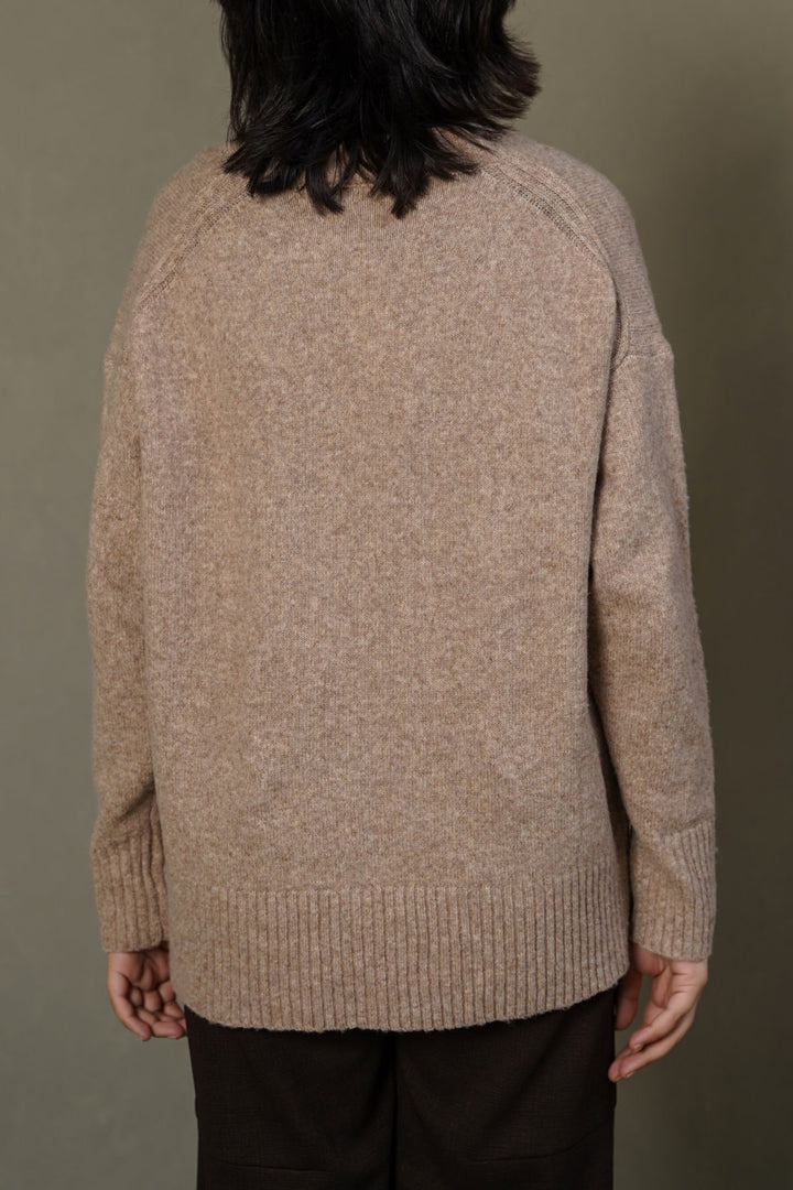 BEIGE CLASSIC V-NECK JUMPER