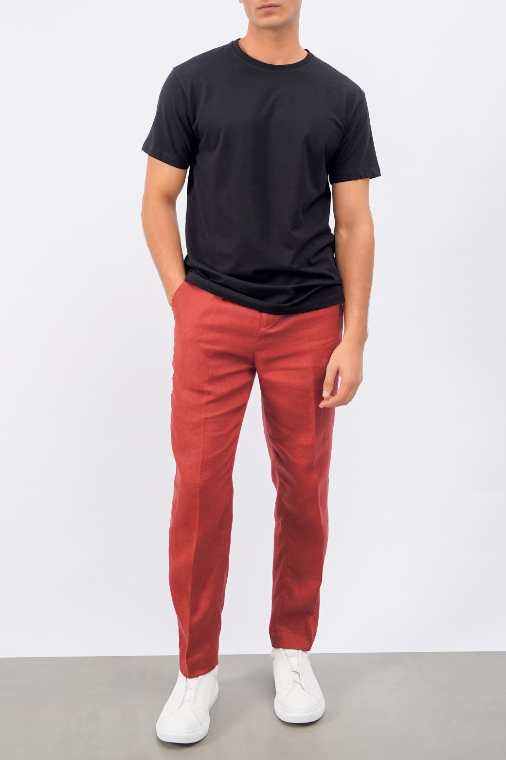 BLACK ROUND NECK T-SHIRT