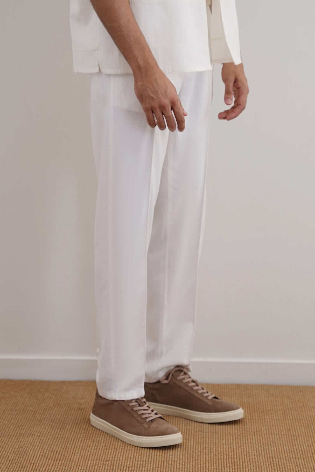 WHITE TAPERED PANTS