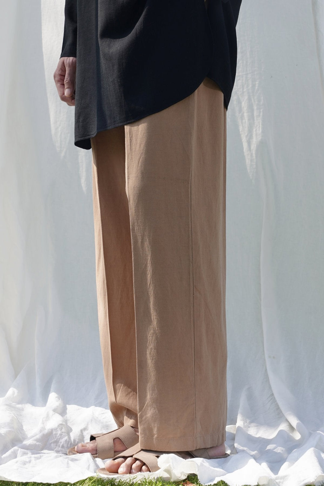 KHAKI LINEN BLEND RELAXED TROUSERS