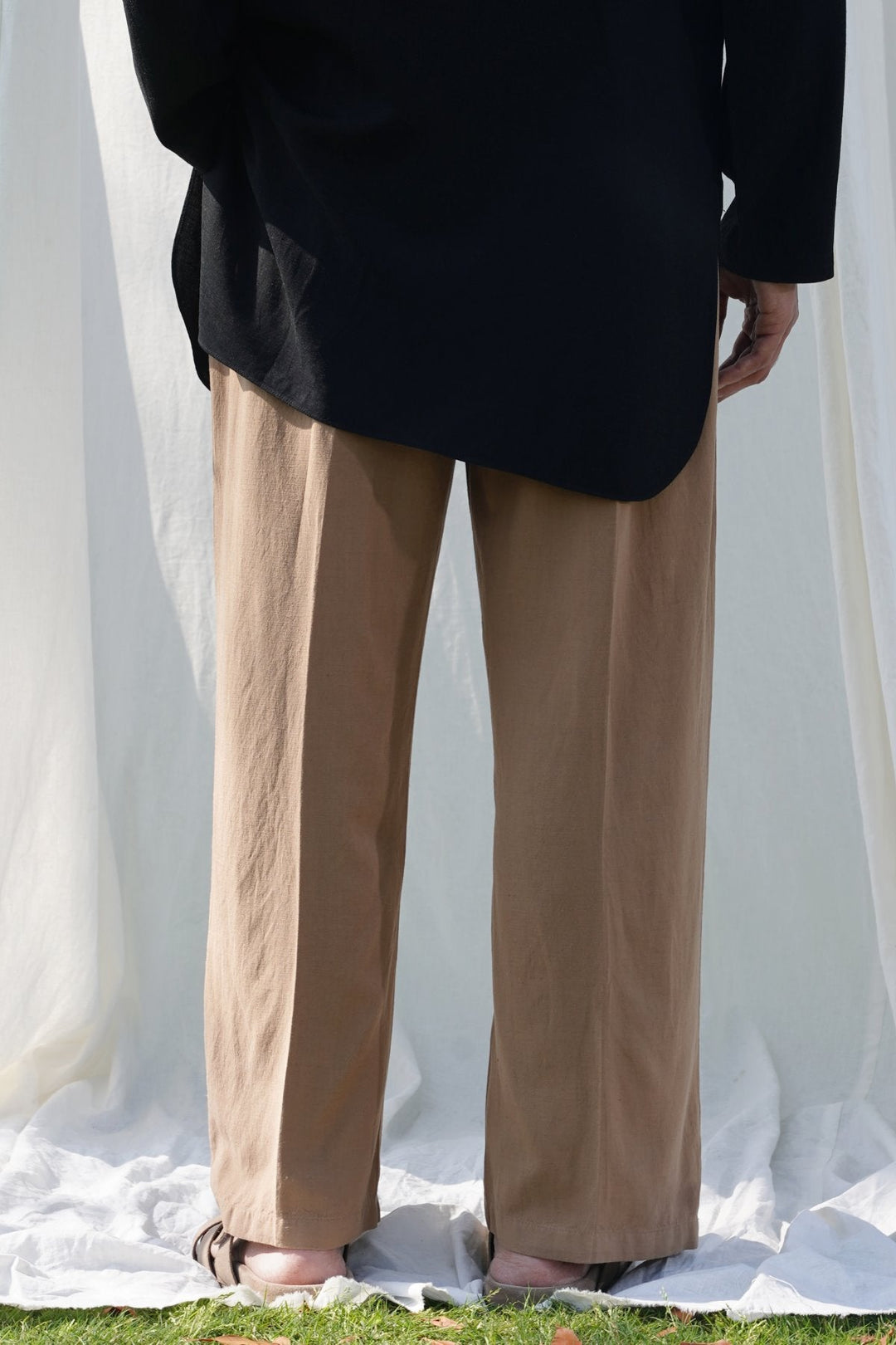 KHAKI LINEN BLEND RELAXED TROUSERS