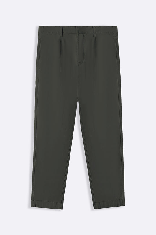 PLEATED CHINOS