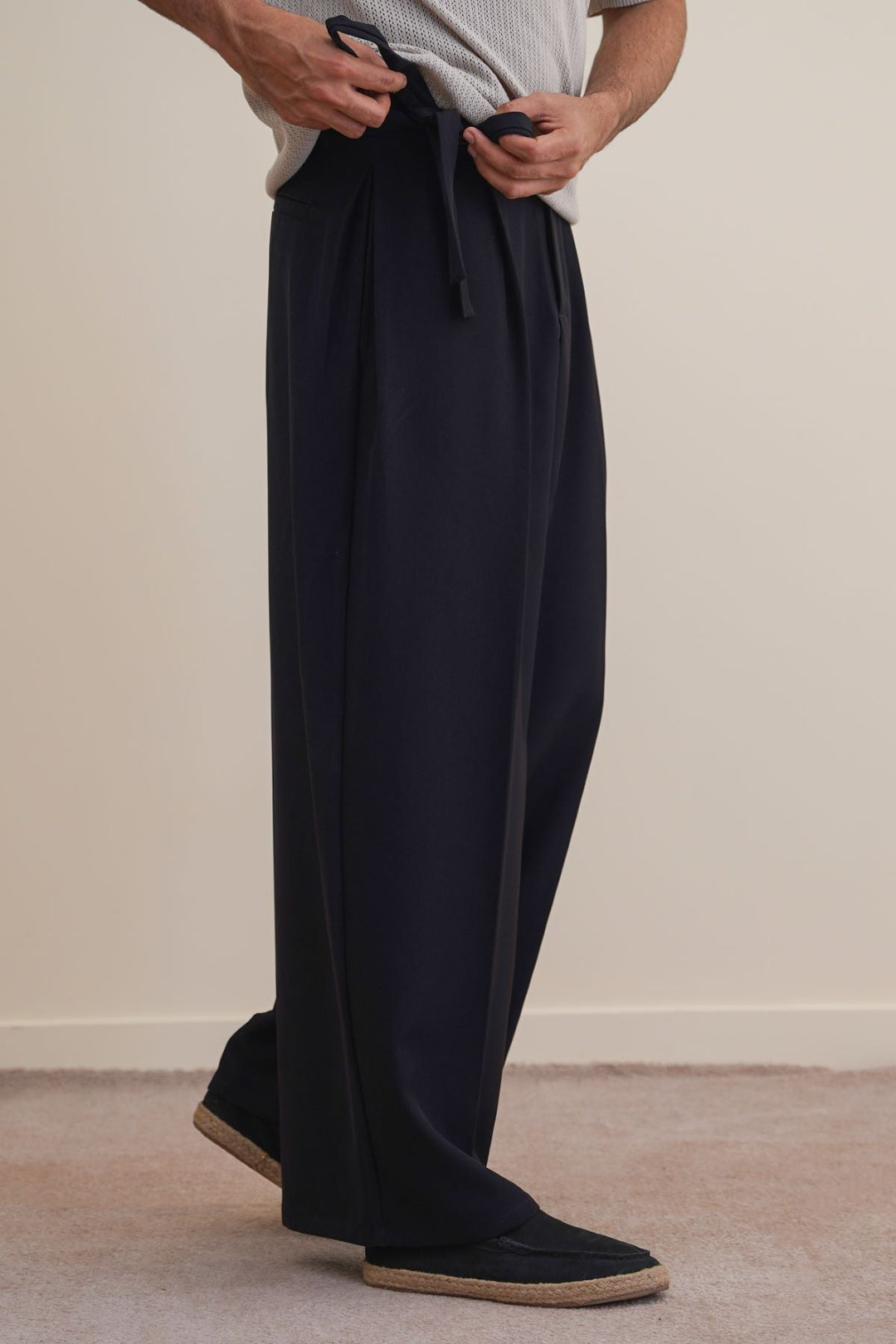 BLACK TIE UP SLOUCHY PANTS