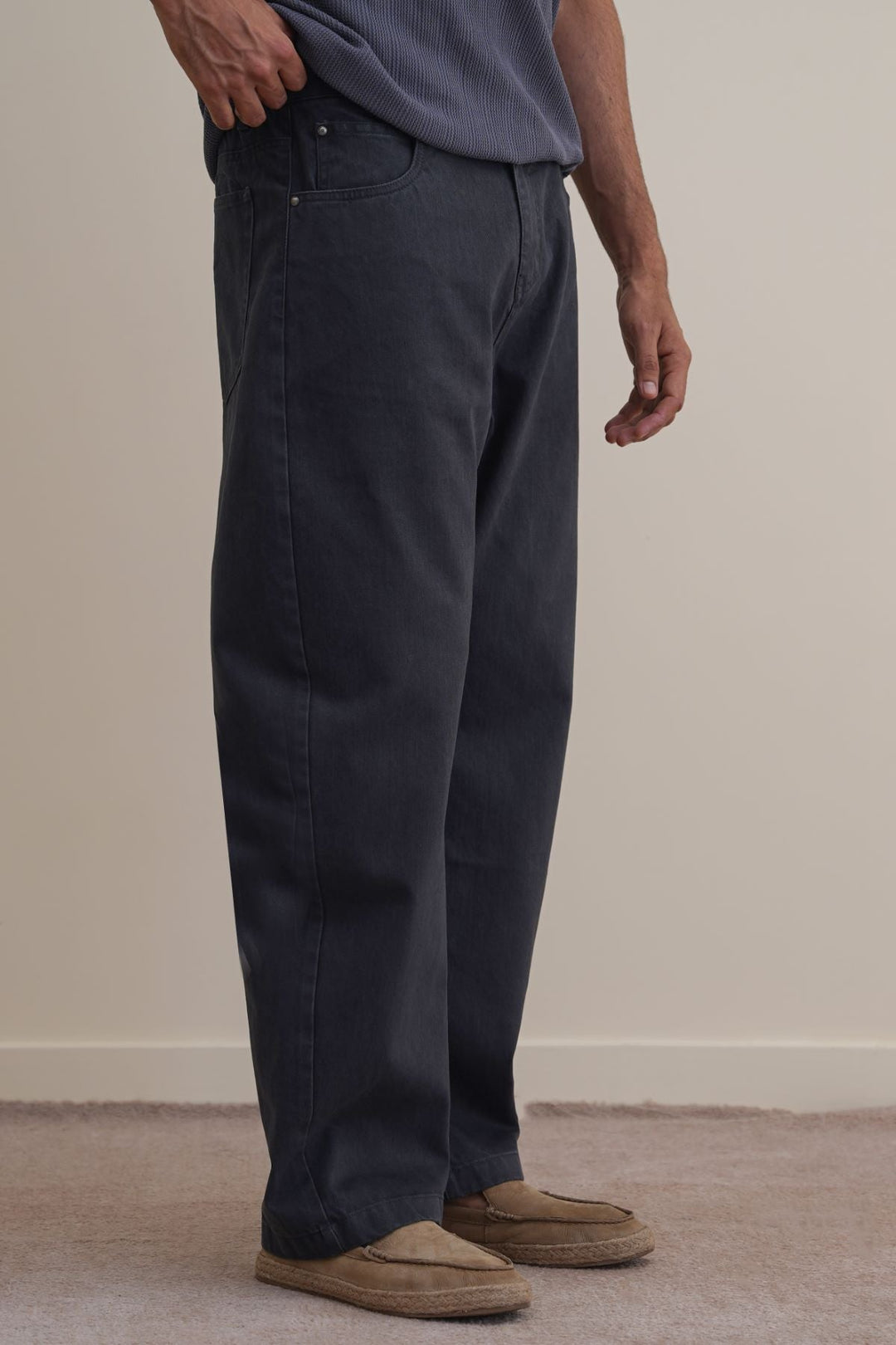 GREY TWILL BARREL JEANS