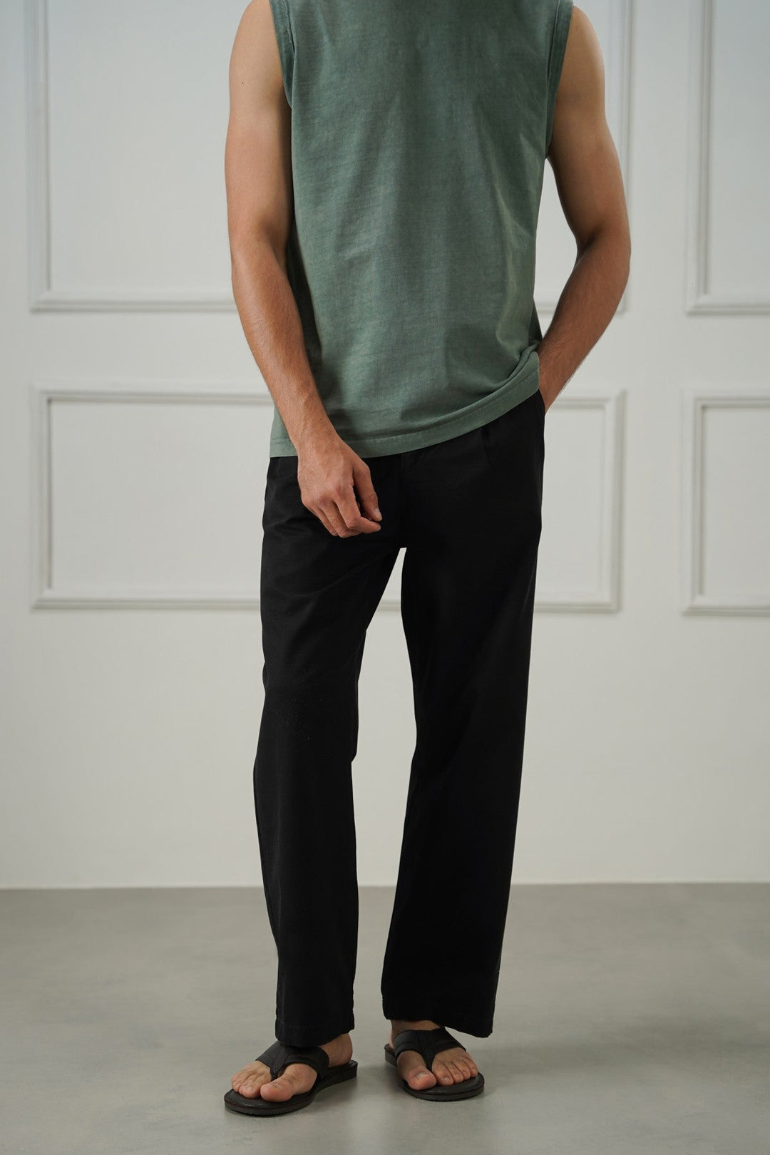 BLACK EASY PLEATED PANTS