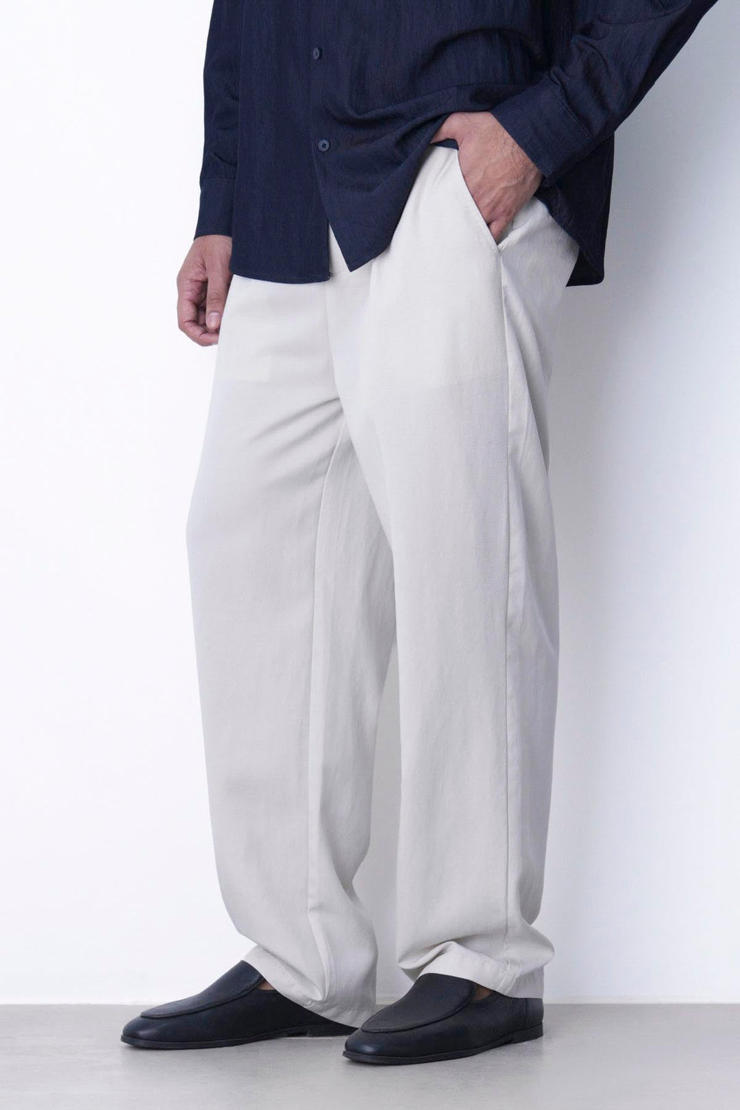 IVORY RELAXED FIT PLEATED PANTS