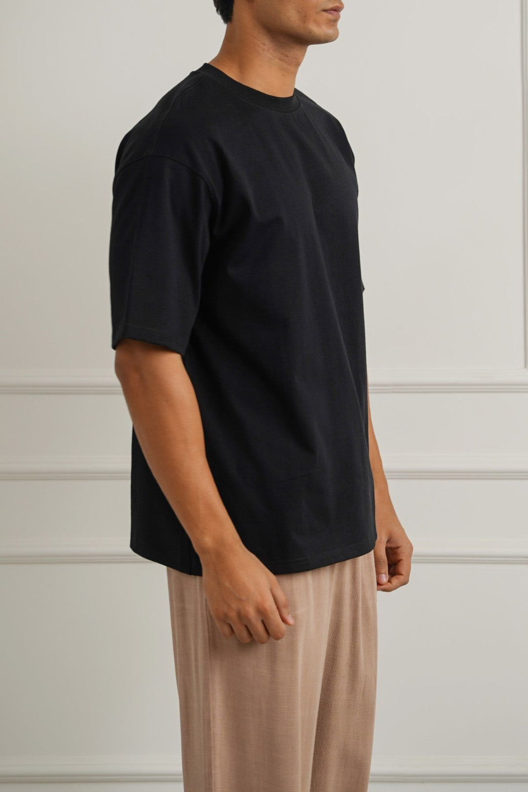 BLACK EVERYDAY COMFORT TEE