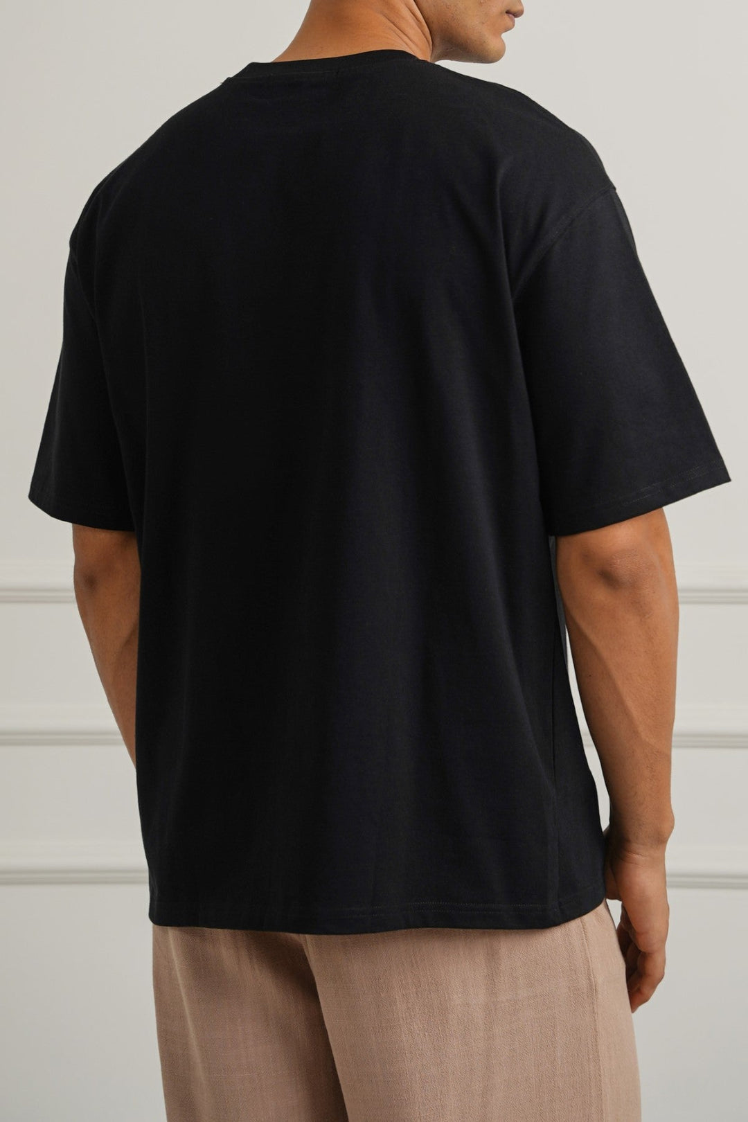 BLACK EVERYDAY COMFORT TEE