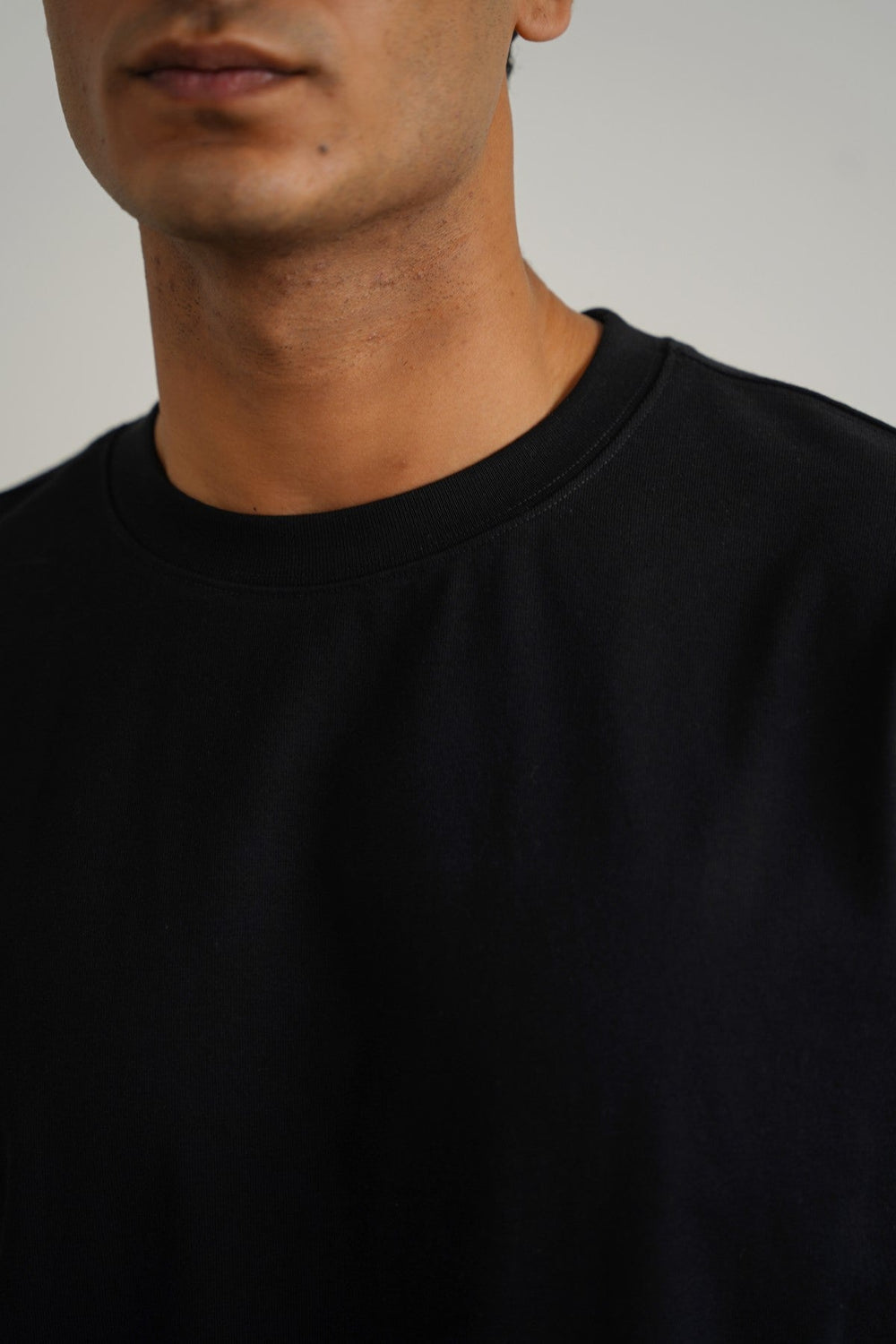 BLACK EVERYDAY COMFORT TEE
