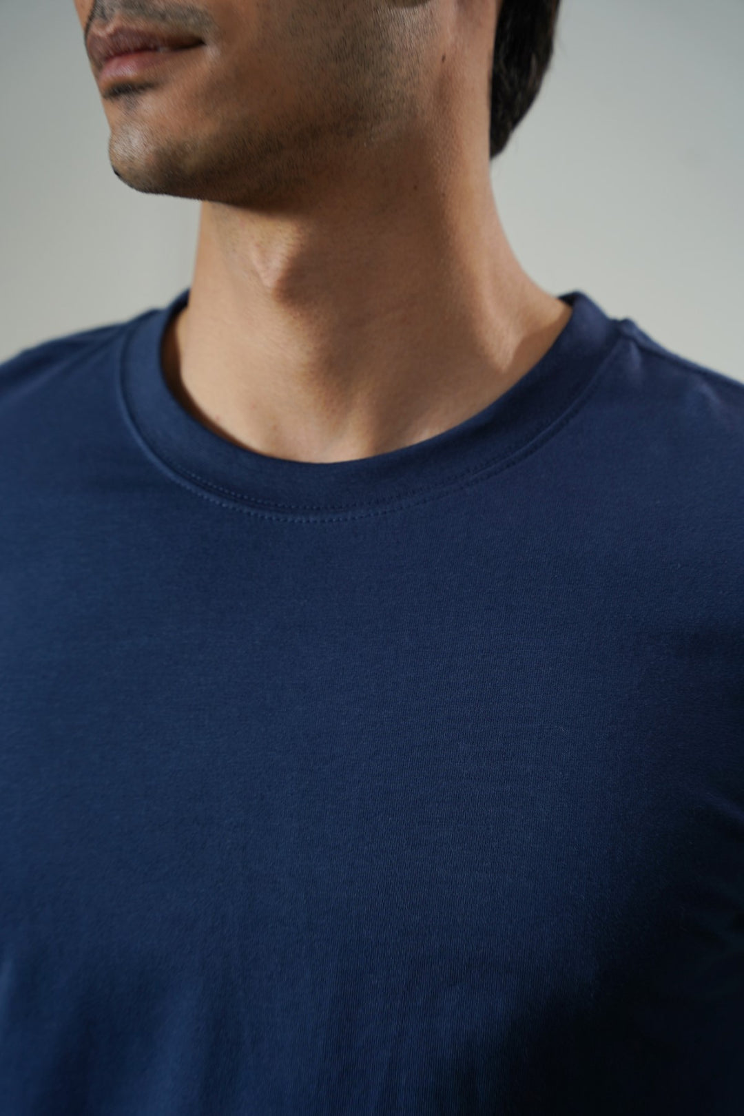 ESSENTIAL CREW NECK TEE