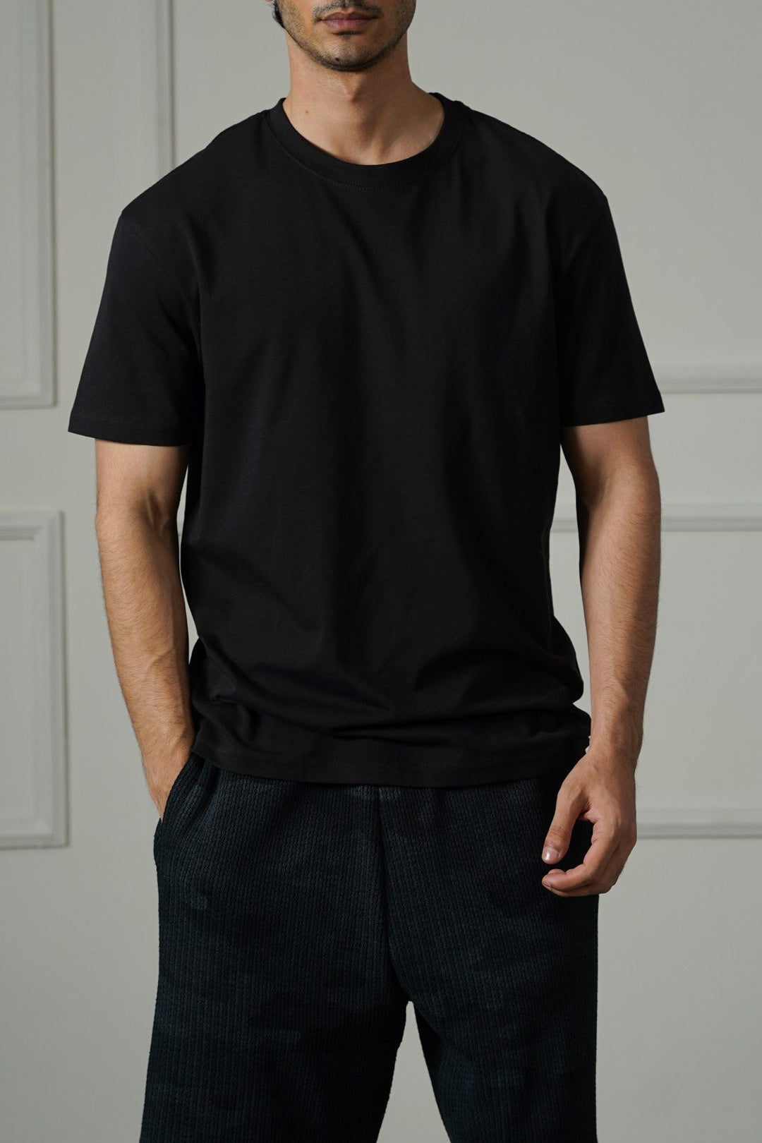 BLACK SLIMFIT TEE