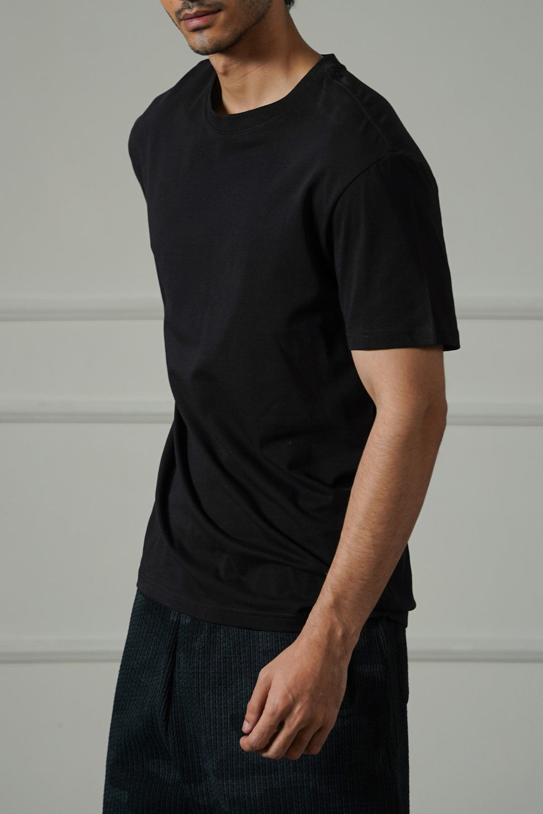 BLACK SLIMFIT TEE
