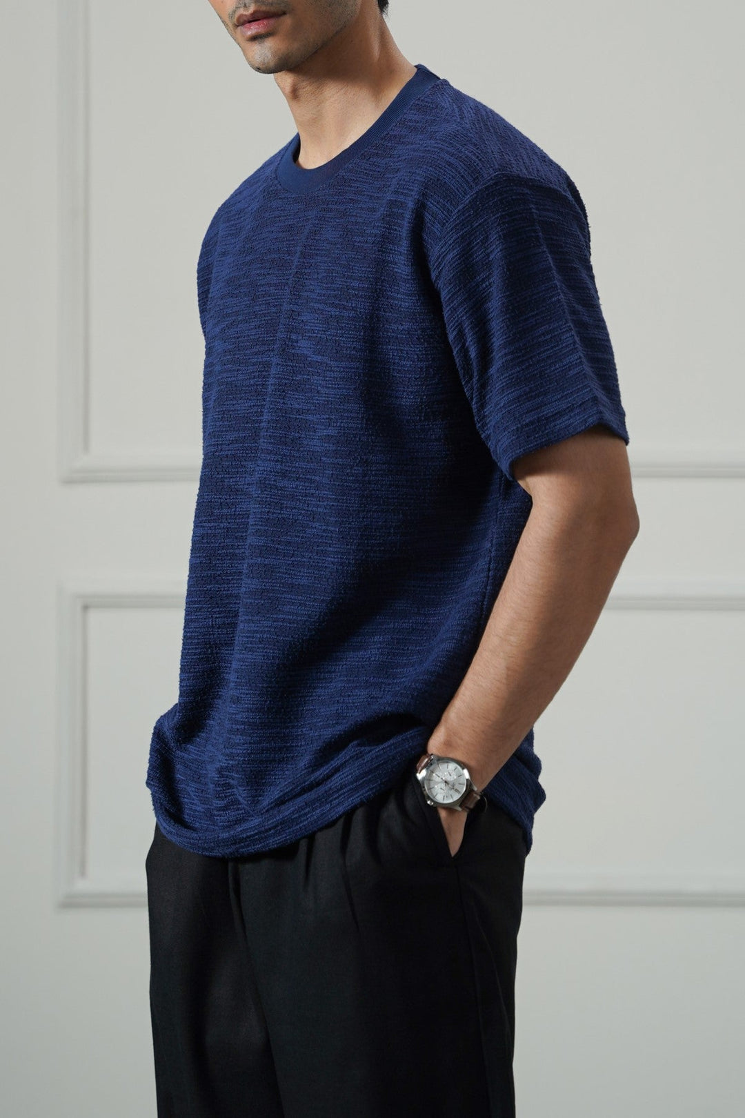 NAVY BUCKLE TEE