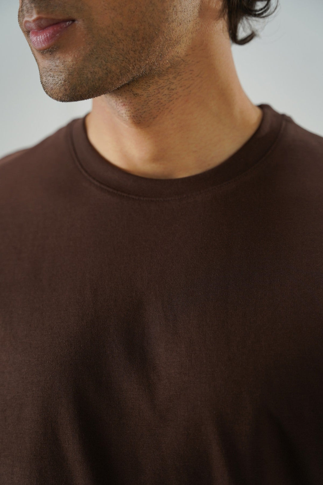 BROWN SEAMLESS DOUBLE-LAYERED TEE