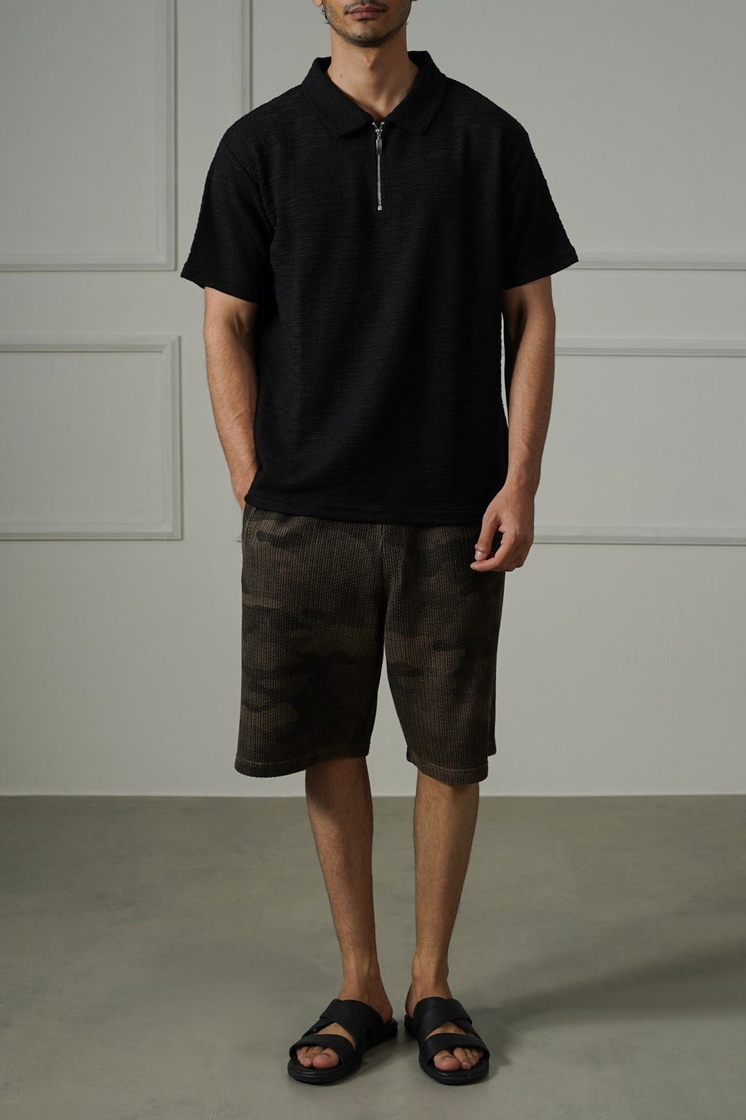 BLACK TEXTURED ZIPPER POLO
