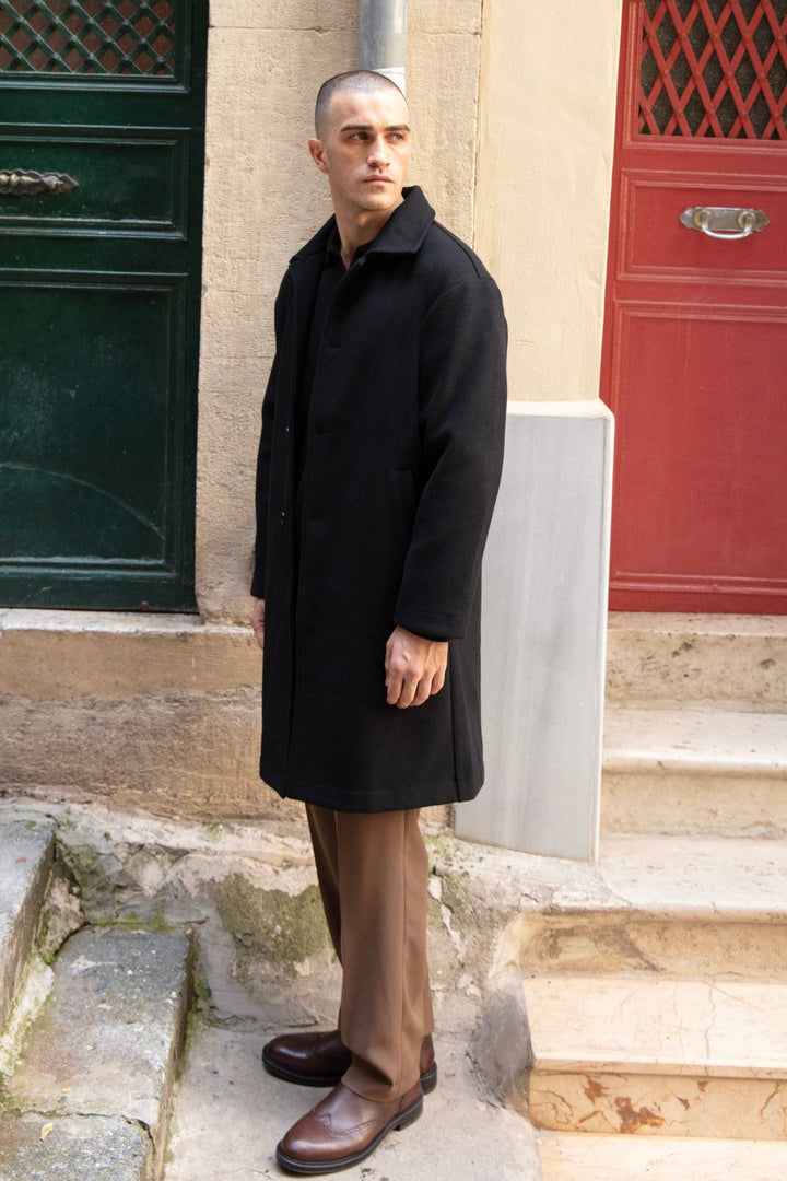 BLACK ESSENTIAL OVERCOAT