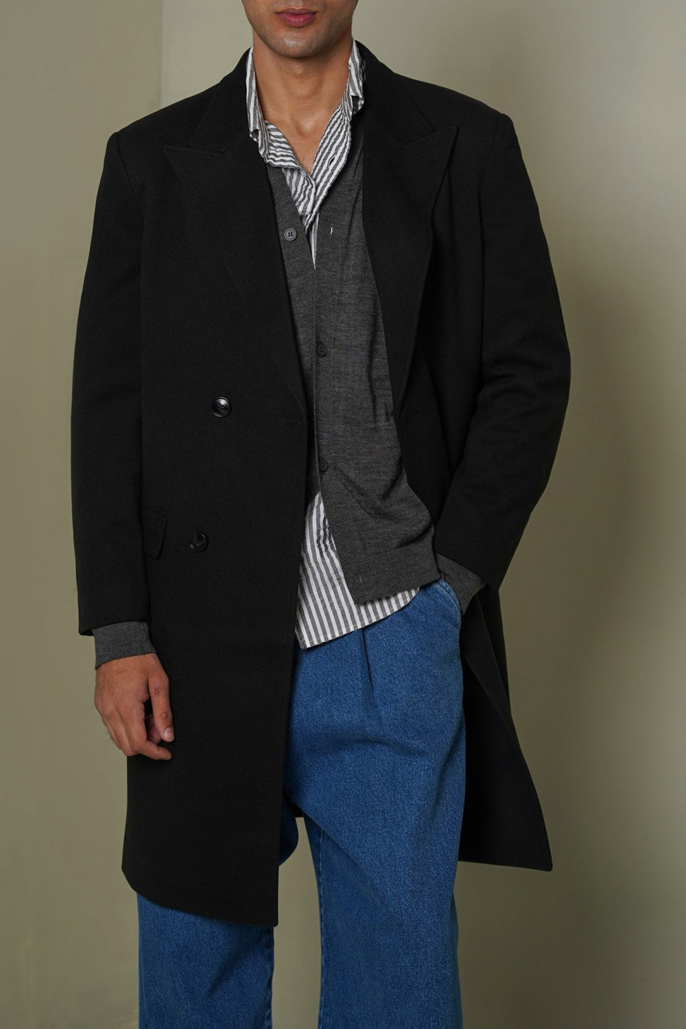 BLACK DOUBLE BREASTED OVERCOAT