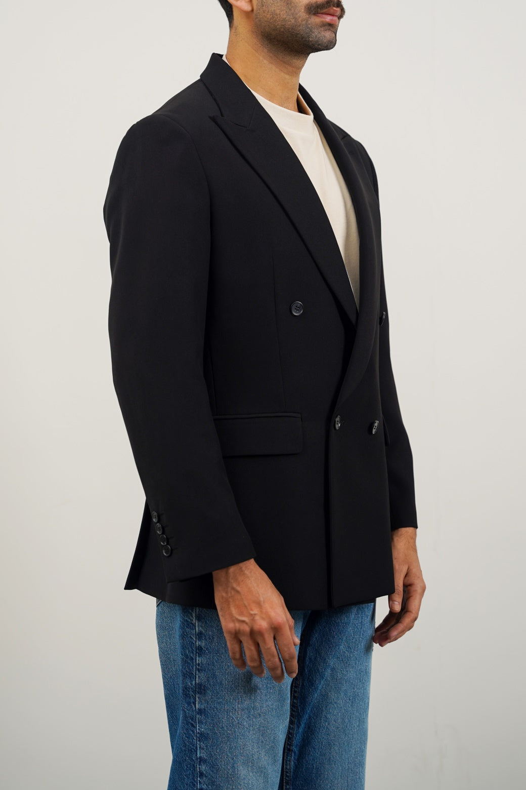 BLACK DOUBLE-BREASTED BLAZER