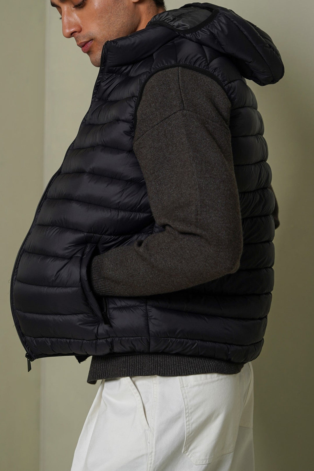 BLACK HOODED GILET