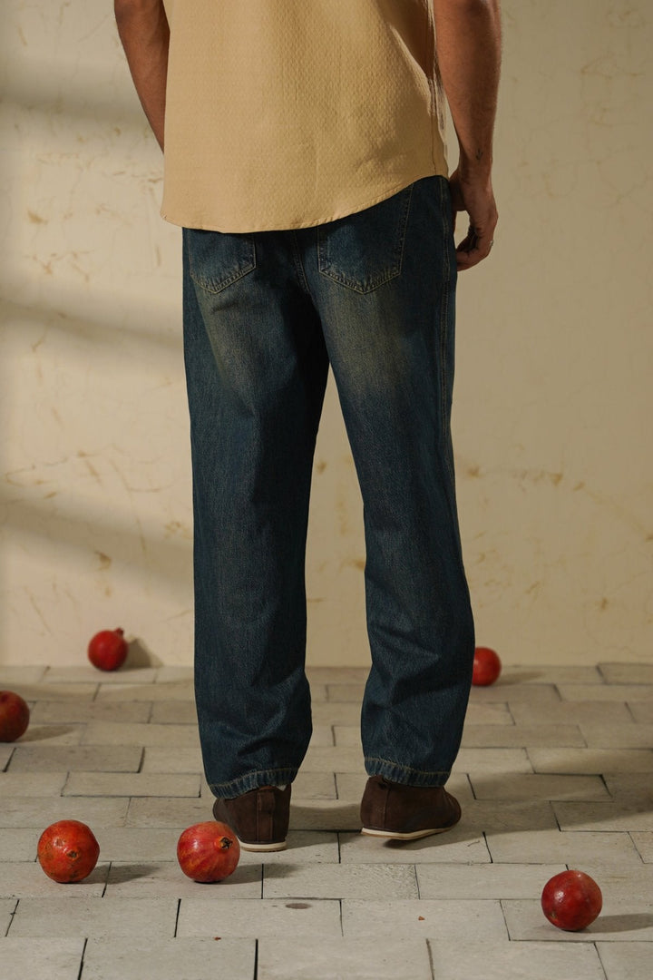 MID BLUE EASY BARREL JEANS