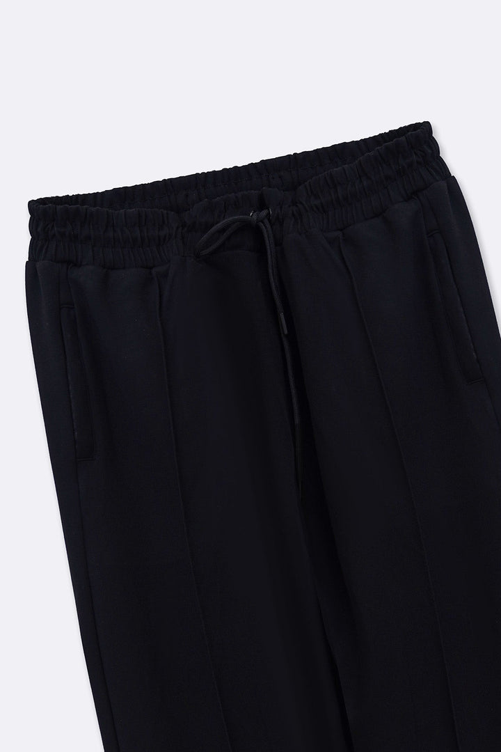 BLACK STRAIGHT KNITTED PANTS