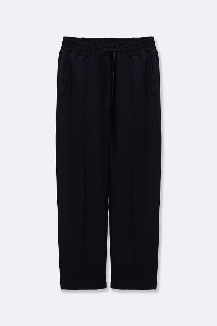 BLACK STRAIGHT KNITTED PANTS