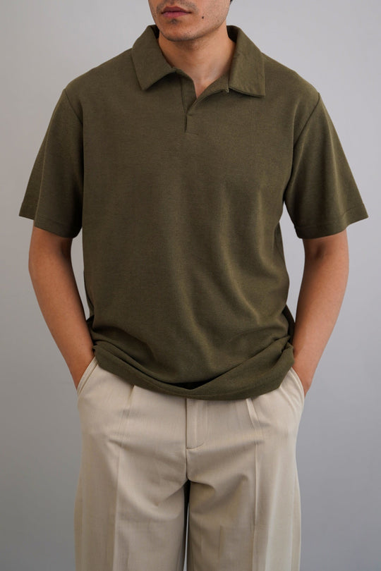 OLIVE TEXTURED ESSENTIAL POLO