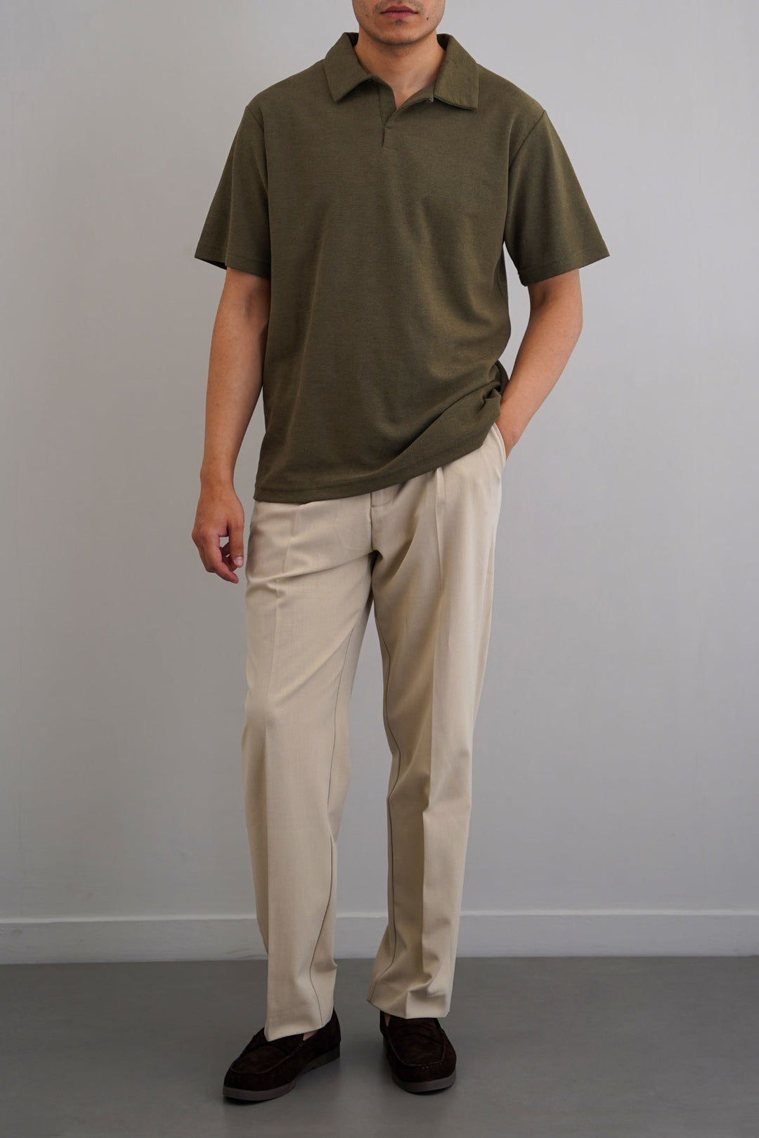 OLIVE TEXTURED ESSENTIAL POLO