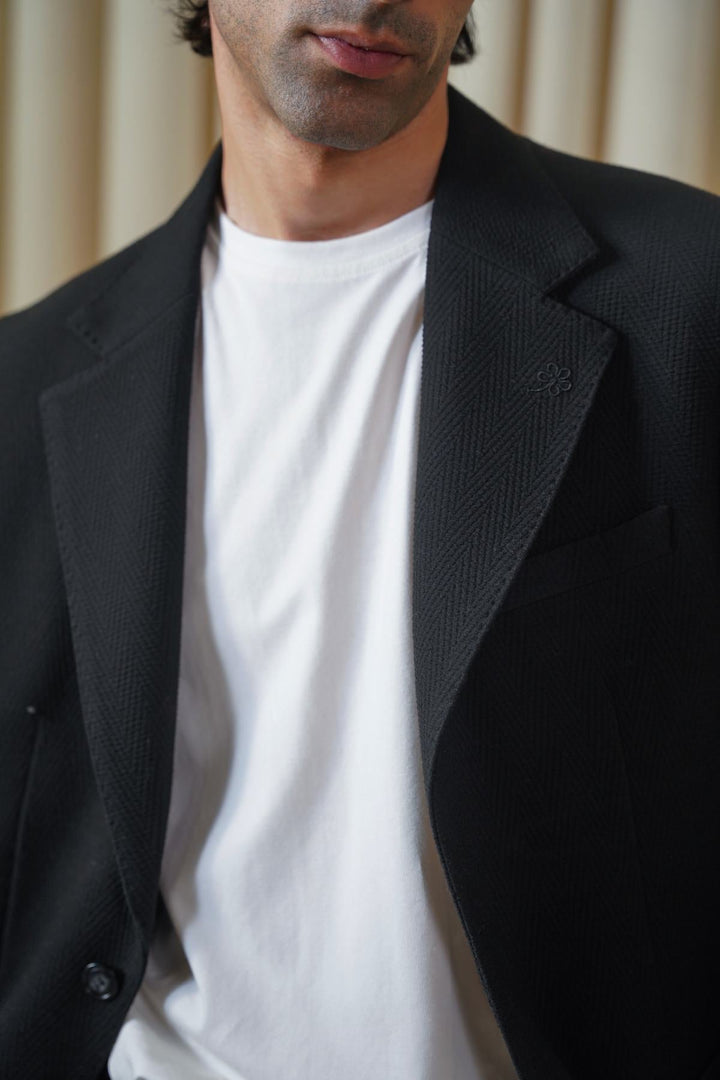 BLACK SMART TWO-BUTTON BLAZER