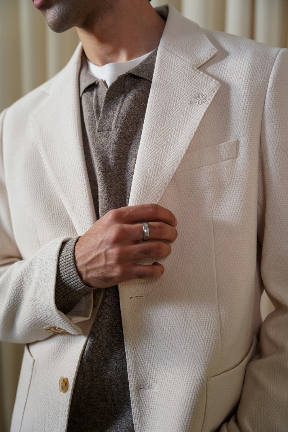 OFF WHITE SMART TWO-BUTTON BLAZER