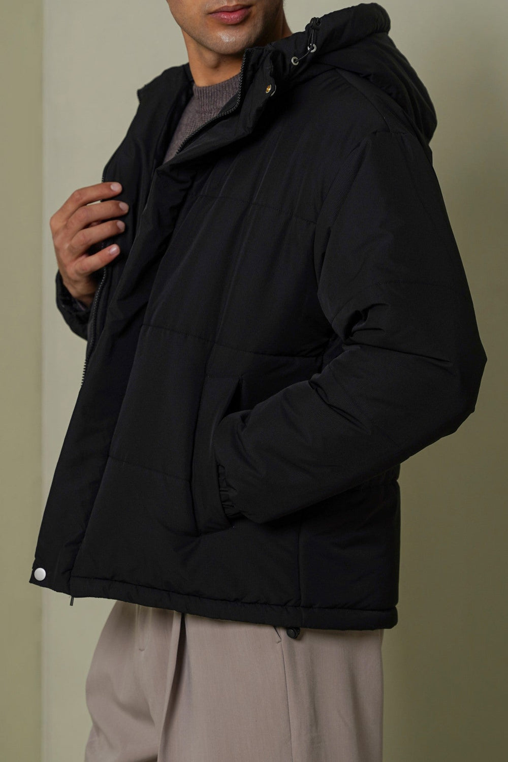 BLACK HOODED PUFFER JACKET