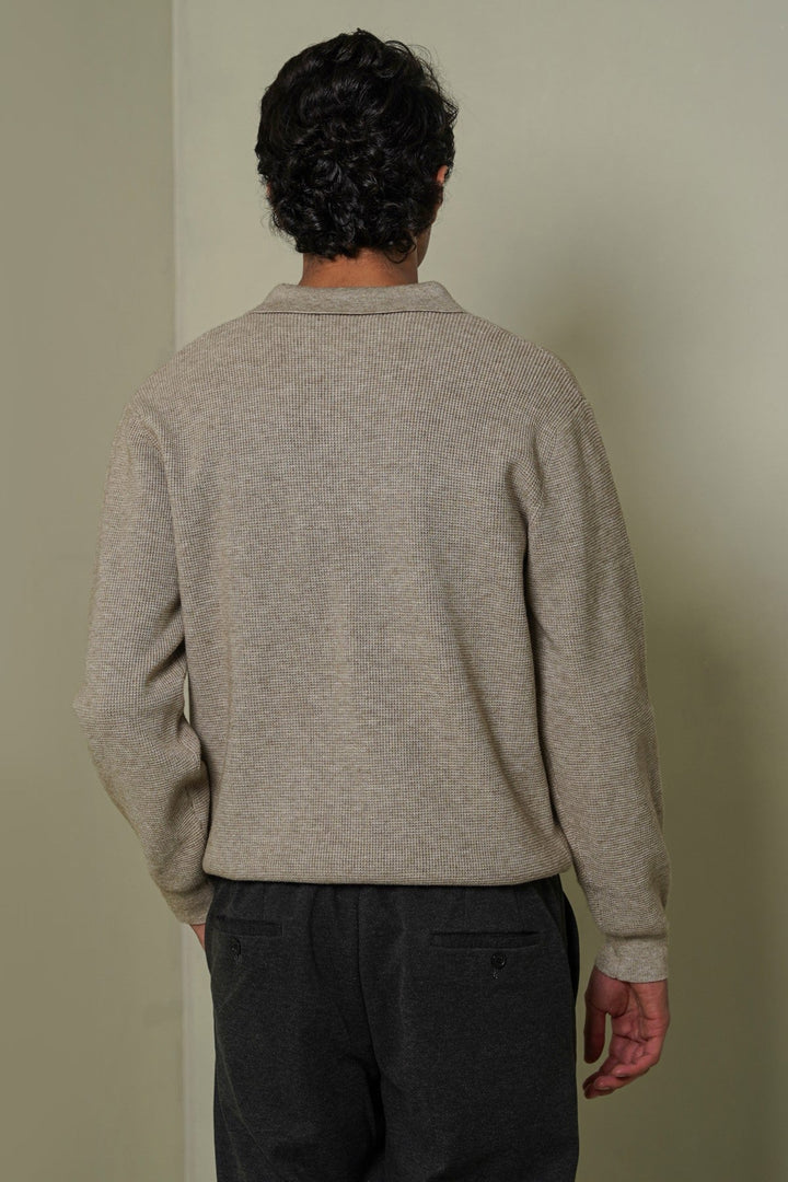 BEIGE CLASSIC COLLAR SWEATER