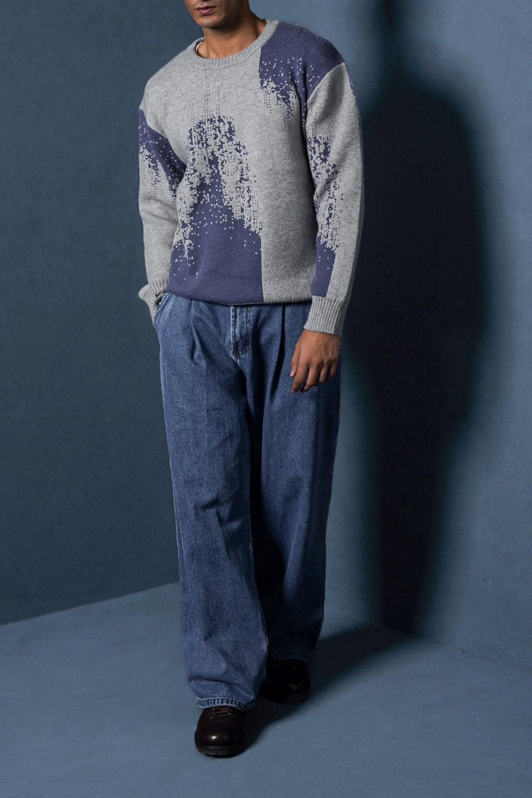 LIGHT GREY ABSTRACT SWEATER