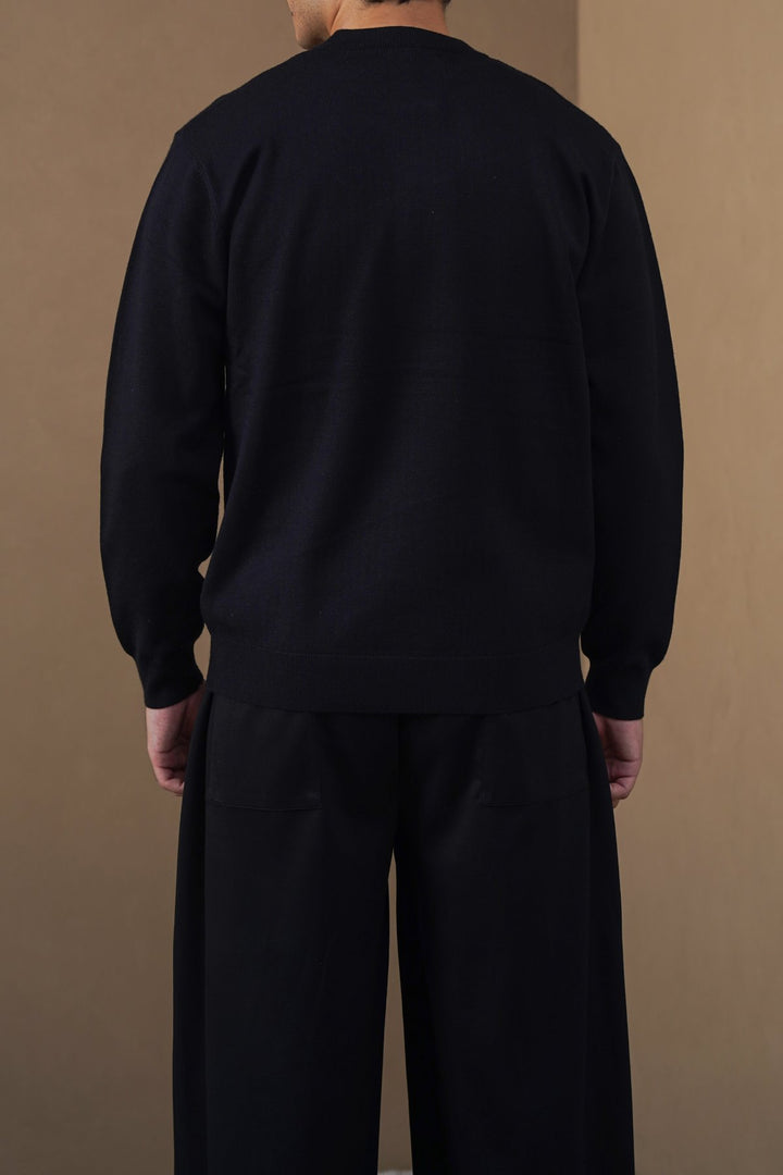BLACK CREW NECK SWEATER