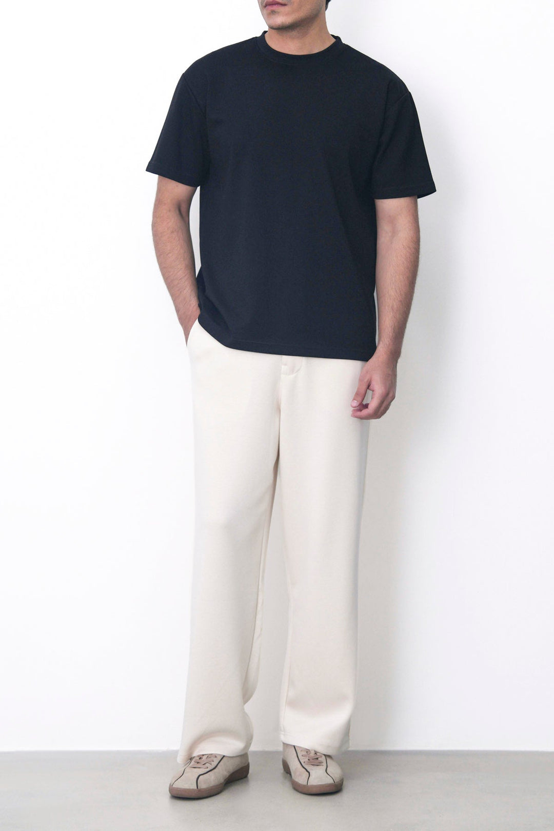 BLACK OFF-DUTY TEE