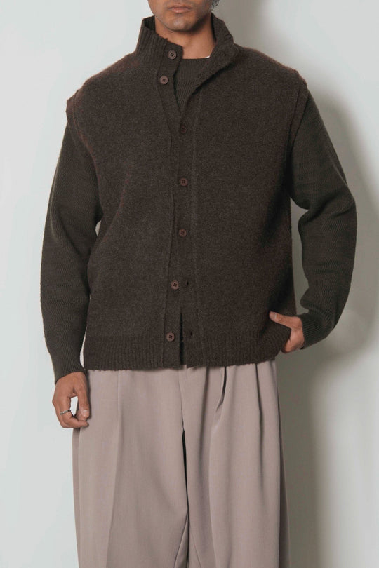 EVERYDAY ESSENTIAL
SLEEVELESS CARDIGAN
