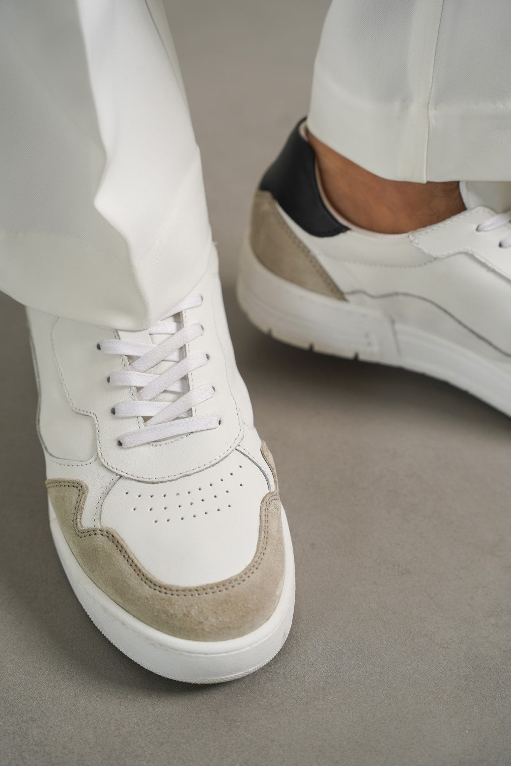 WHITE LACE-UP LEATHER SNEAKERS