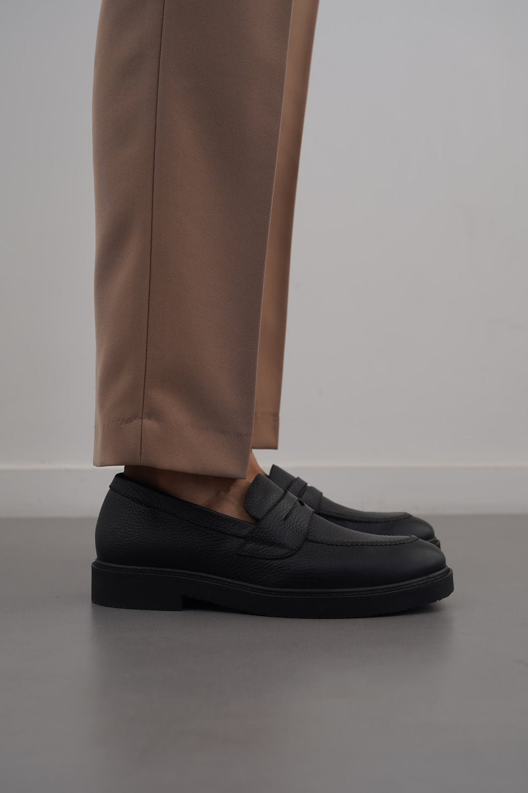 BLACK CLASSIC LEATHER LOAFERS