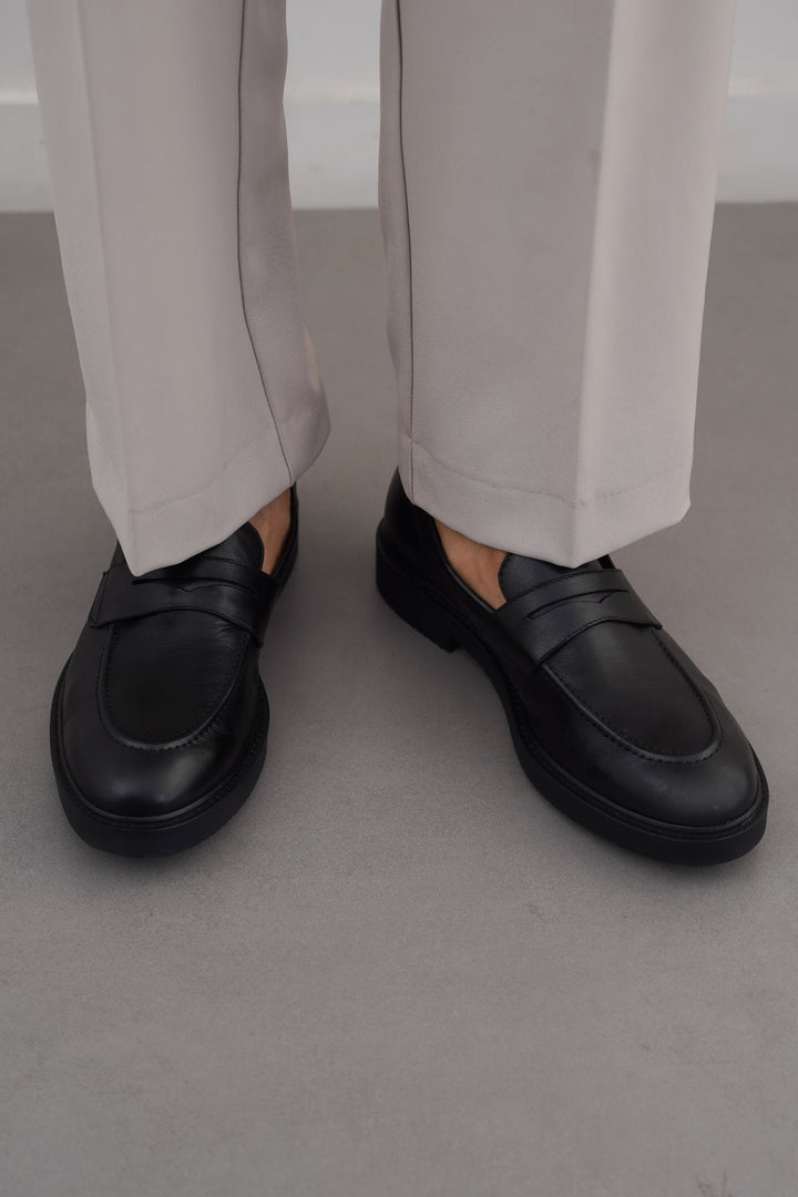 BLACK CLASSIC LEATHER LOAFERS