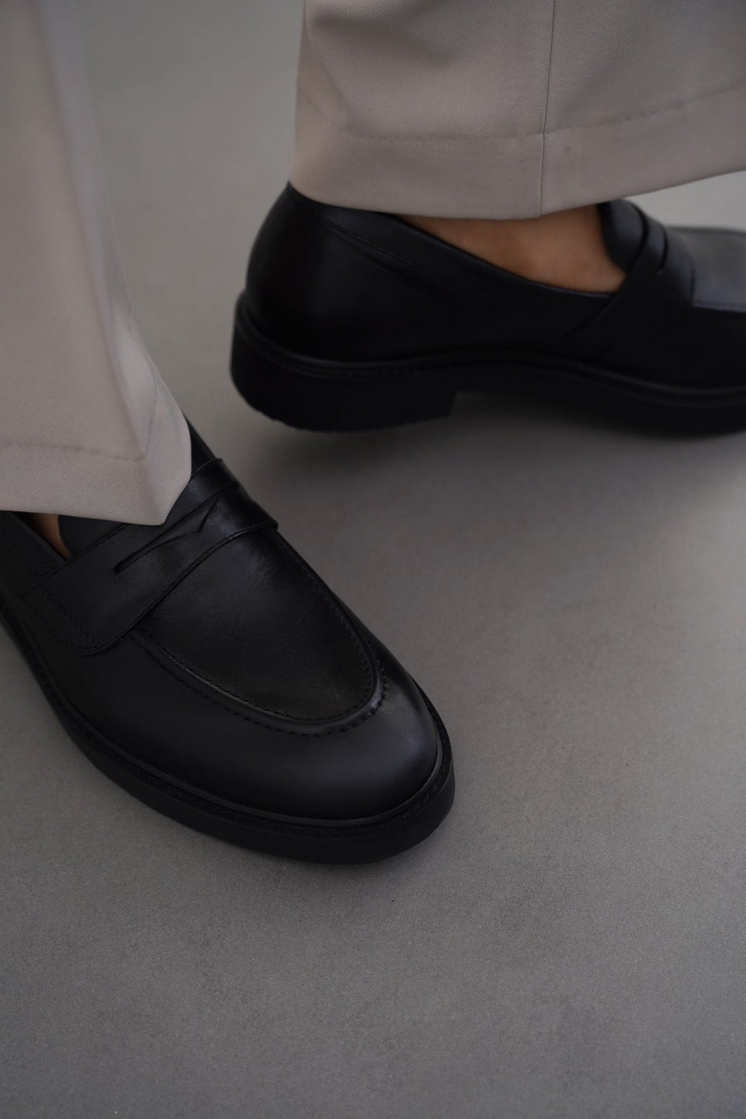 BLACK CLASSIC LEATHER LOAFERS