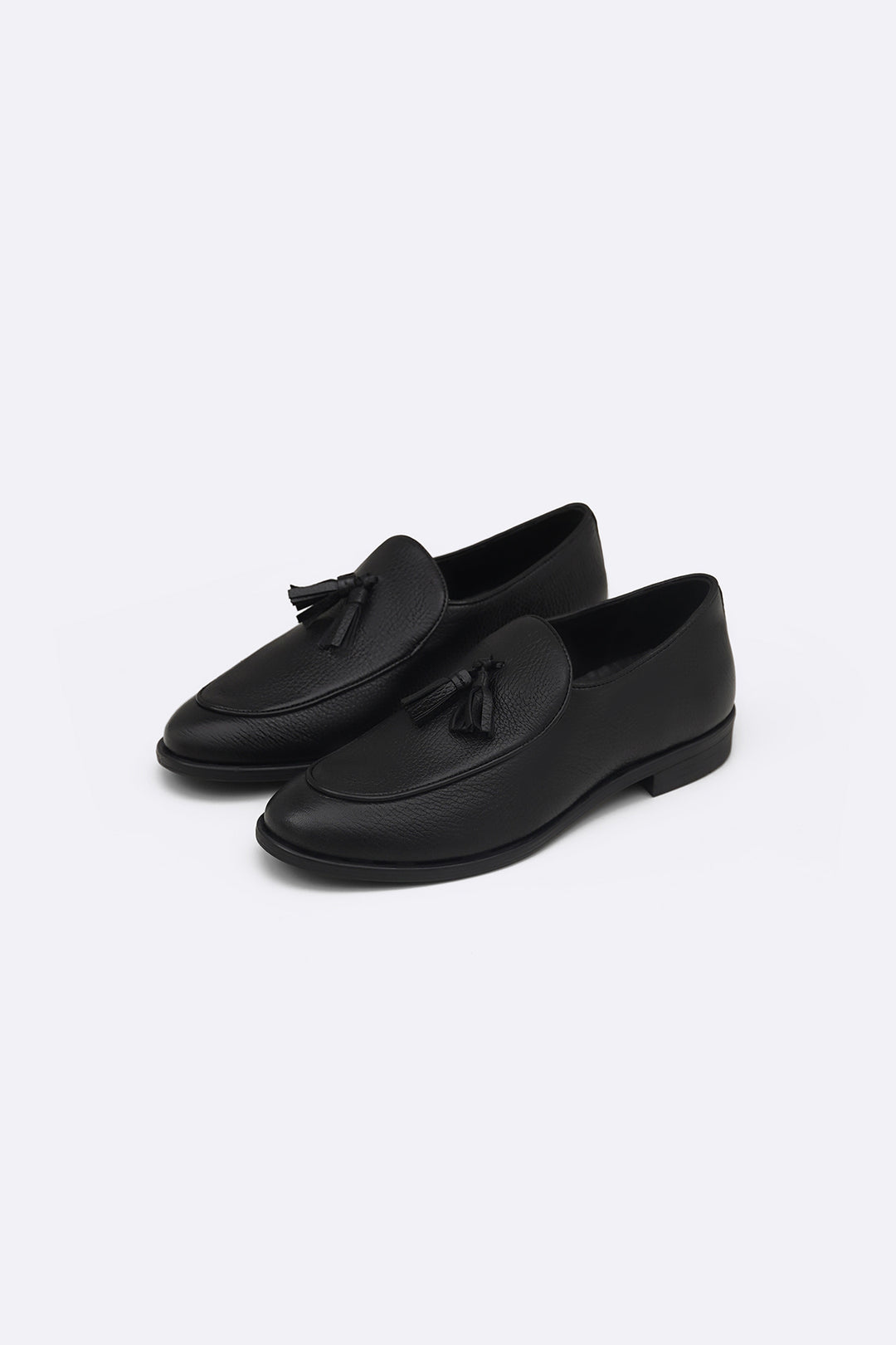 BLACK GRAINED LEATHER TASSEL LOAFERS