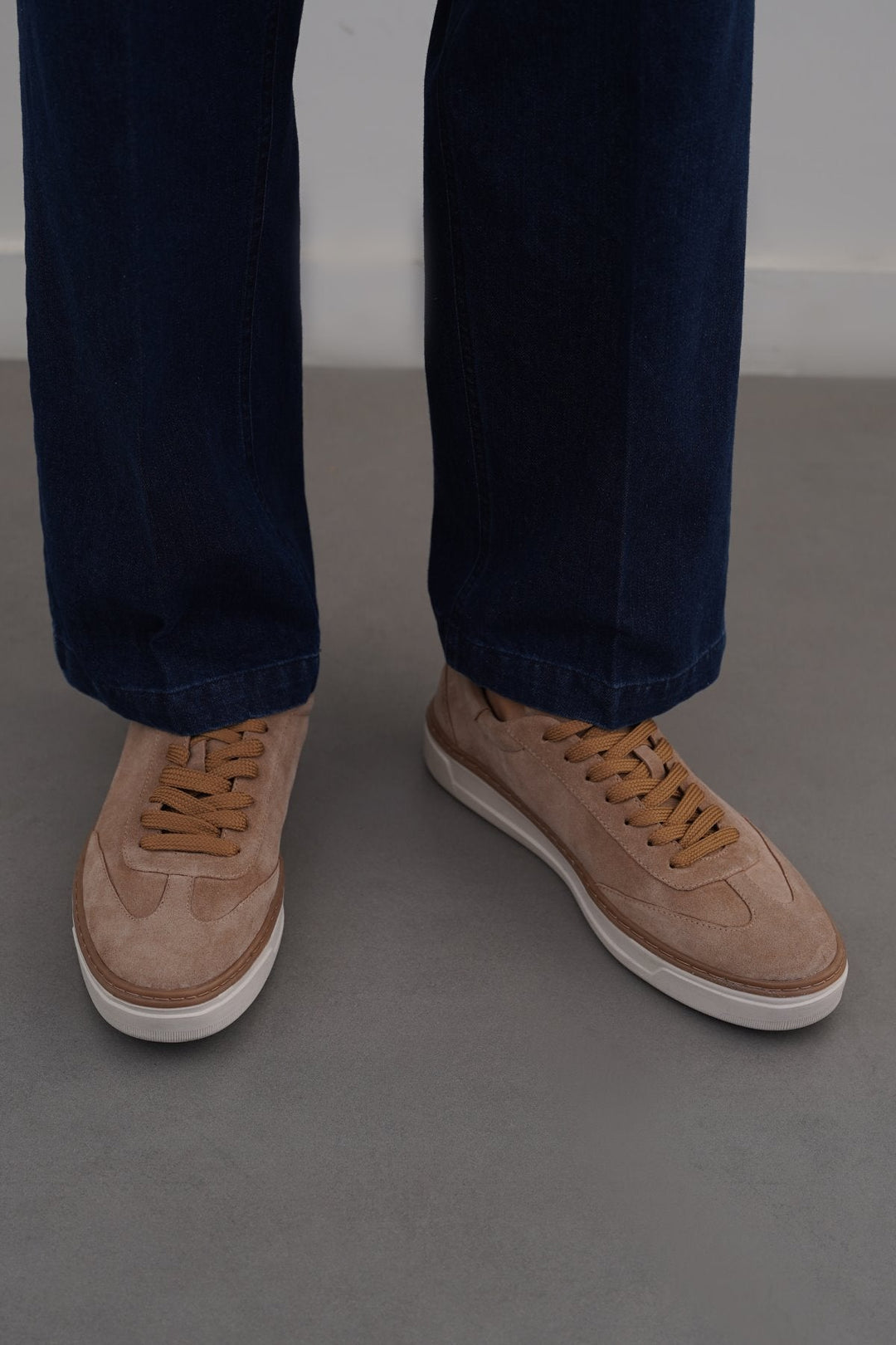 BEIGE LACE-UP LEATHER SNEAKER
