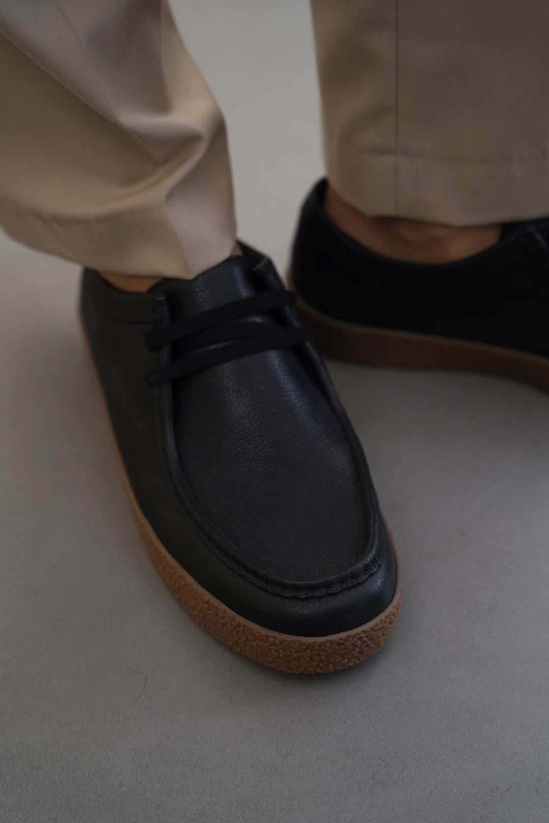 BLACK CASUAL MOC-TOE SHOES