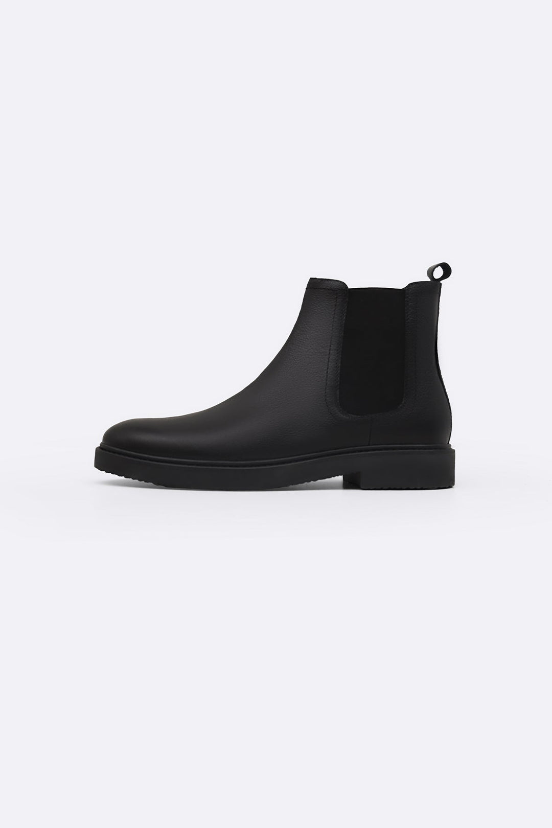 BLACK ESSENTIAL LEATHER CHELSEA BOOTS