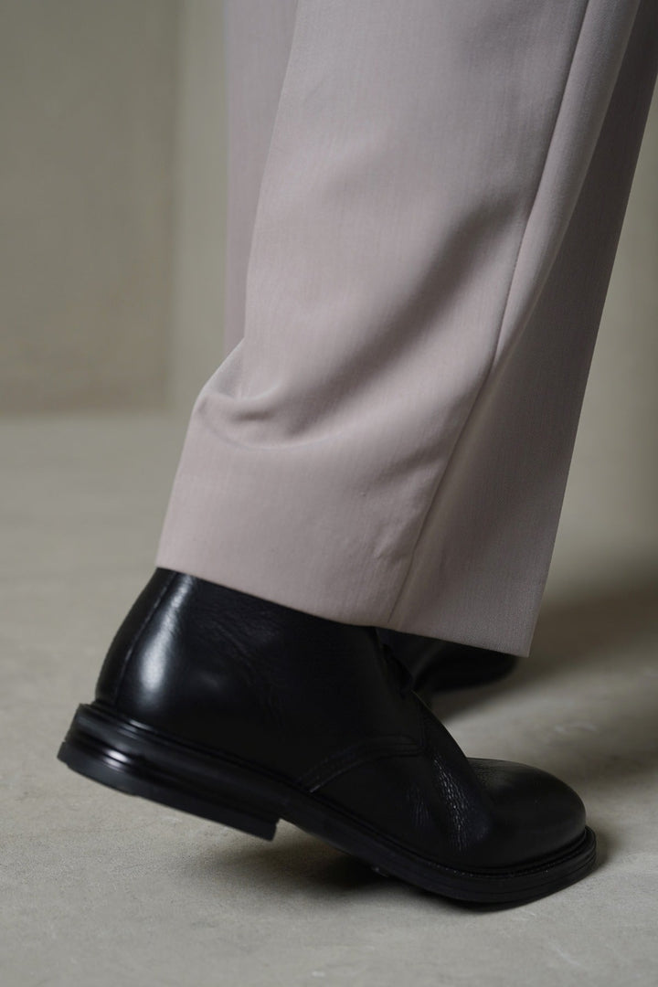 BLACK LACE UP LEATHER CHUKKA BOOT